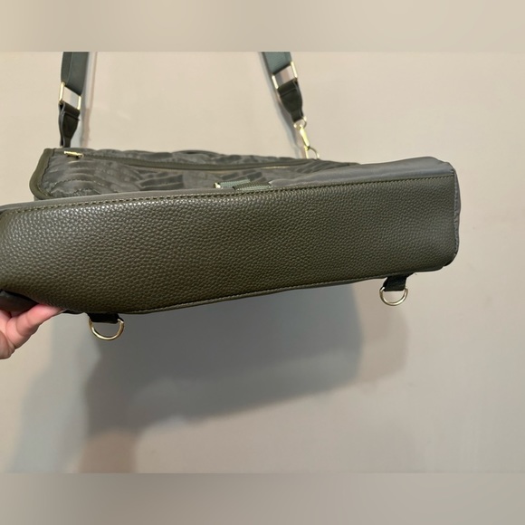 ISAAC MIZRAHI Laptop Quilted Canvas Crossbody Bag - Picture 7 of 14